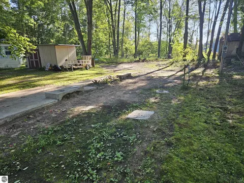 7667 Windoga Lake Dr, Weidman, MI 48883