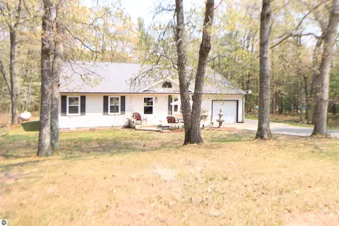 3642 Forest Rd, Oscoda, MI 48750