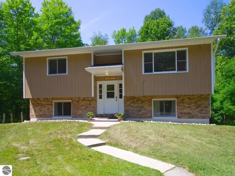 176 Eldridge Rd, Beulah, MI 49617 photo 4
