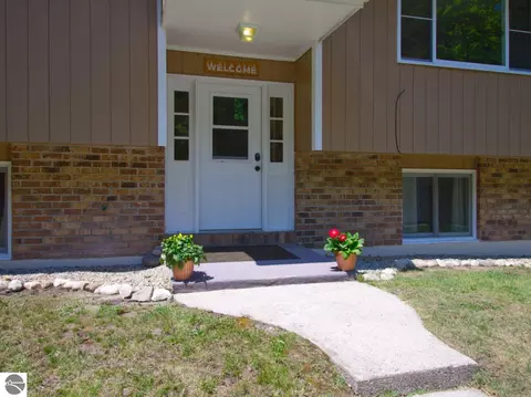 176 Eldridge Rd, Beulah, MI 49617 photo 5