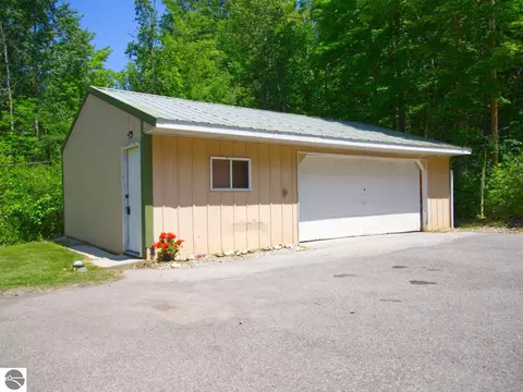 176 Eldridge Rd, Beulah, MI 49617 photo 9
