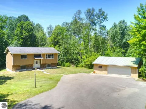 176 Eldridge Rd, Beulah, MI 49617 photo 2