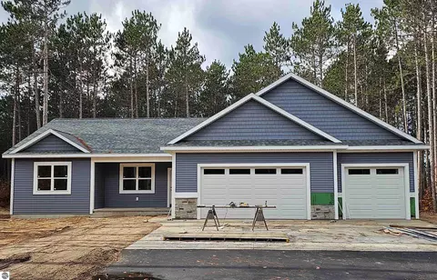 1947 Cascade Trl, Traverse City, MI 49685