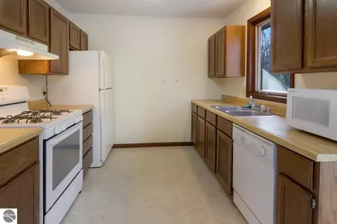 4339 Eagle Crest Dr, Williamsburg, MI 49690 photo 8