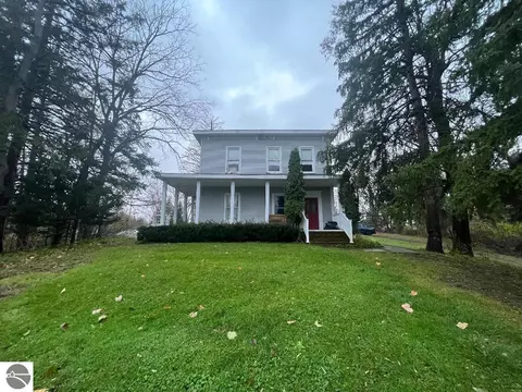 303 N Main St, Vassar, MI 48768
