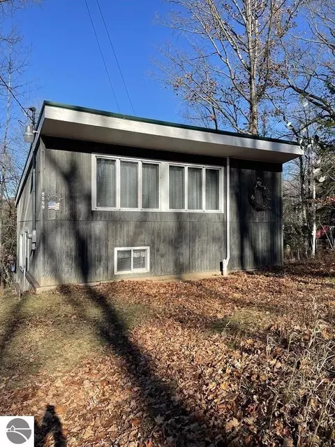 5588 Westbrook Rd, West Branch, MI 48661