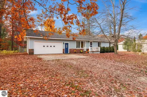 2144 Tonawanda Rd, Grawn, MI 49637