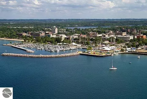 128 W Gillis St #9, Traverse City, MI 49684