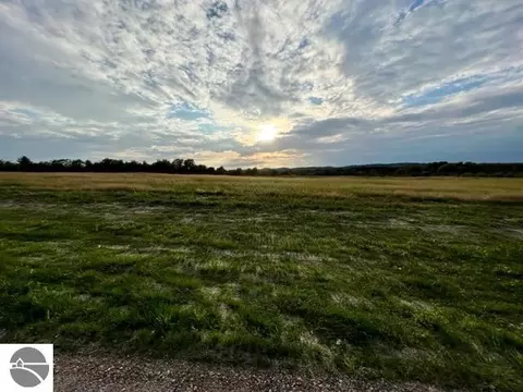 7398 E Alpers Rd, Lake Leelanau, MI 49653