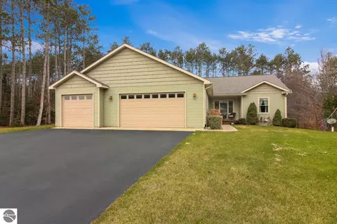 9710 King Fisher Trl, Traverse City, MI 49685