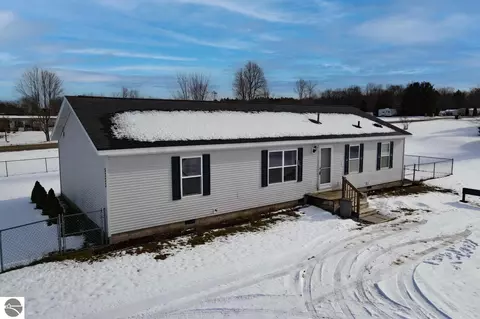 5333 N Brentwood St, Grawn, MI 49637