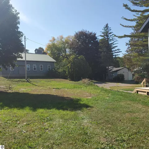 7333 Clark St, Beulah, MI 49617