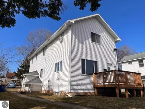 122 Hancock St, Manistee, MI 49660