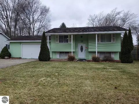813 N Cooley St, Mount Pleasant, MI 48858
