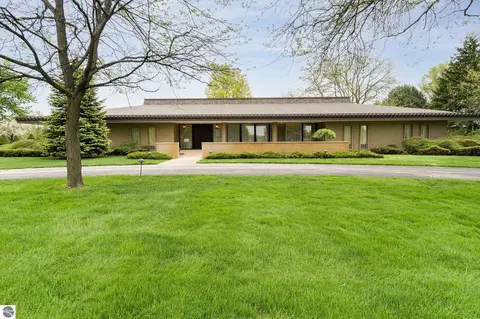 468 N Luce Rd, Alma, MI 48801