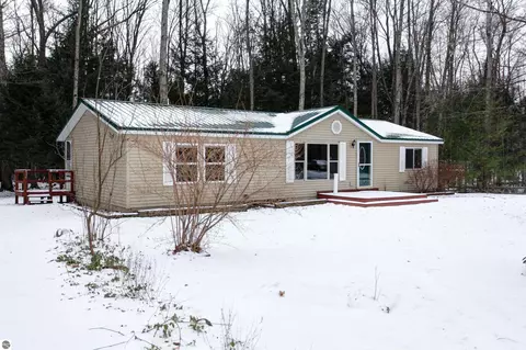 10855 Heather Ridge Rd, Traverse City, MI 49685