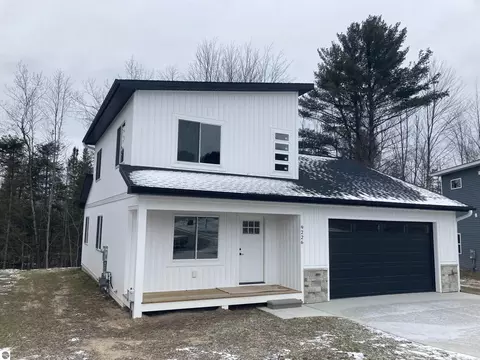 9226 S Flaska Dr #2, Cedar, MI 49621