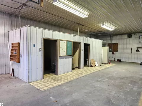 122 E Mesick Ave, Mesick, MI 49668 photo 5