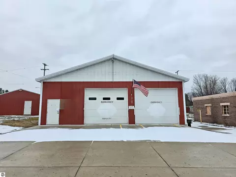 122 E Mesick Ave, Mesick, MI 49668