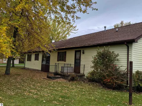 227 Cherry St, Au Gres, MI 48703 photo 4