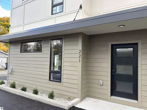 221 E Twelfth St, Traverse City, MI 49684