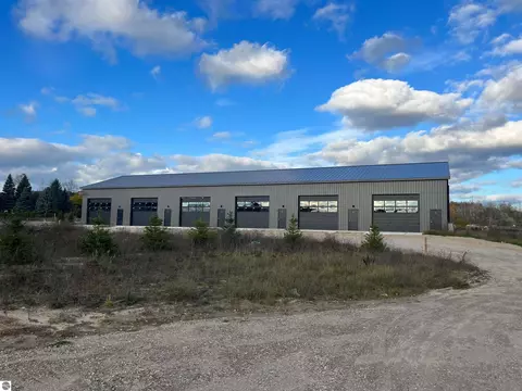 7336 E Duck Lake Rd, Lake Leelanau, MI 49653