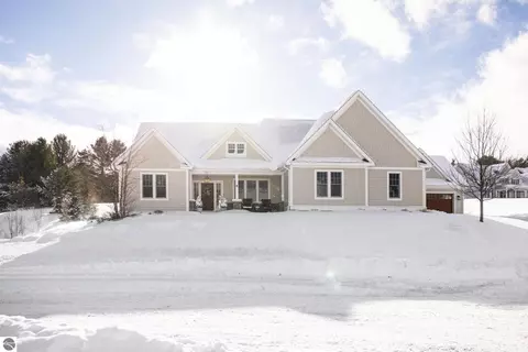 21 Vineyard Ridge Dr, Traverse City, MI 49686