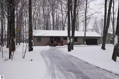 4801 S S Mnr, Cedar, MI 49621 photo 2