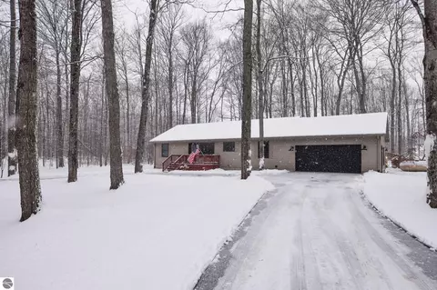 4801 S S Mnr, Cedar, MI 49621