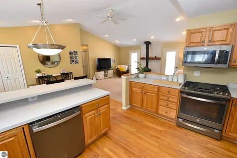 4801 S S Mnr, Cedar, MI 49621 photo 22