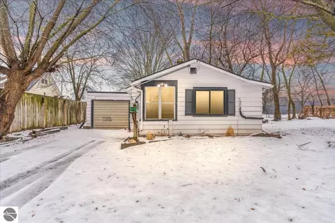 2609 Maplewood Ave, Lansing, MI 48910