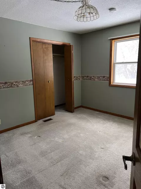 659 W Maple Rd, Farwell, MI 48622 photo 11