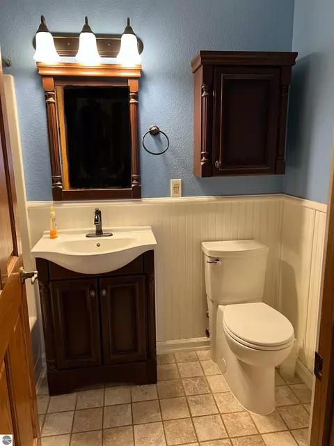659 W Maple Rd, Farwell, MI 48622 photo 10