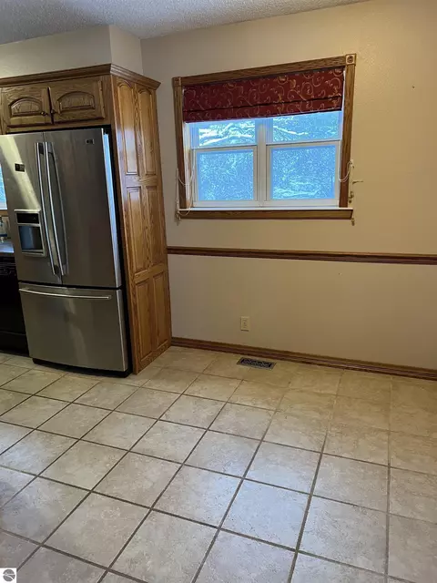 659 W Maple Rd, Farwell, MI 48622 photo 6