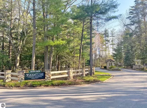 11 Pine Trce, Glen Arbor, MI 49636