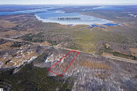 V/l W M 72, Williamsburg, MI 49690