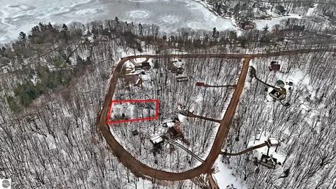 28 Beach Circle, Leroy, MI 49655