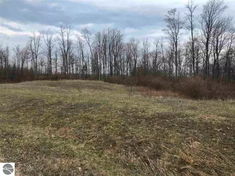 6550 Floreys Ranch Rd, Grawn, MI 49637