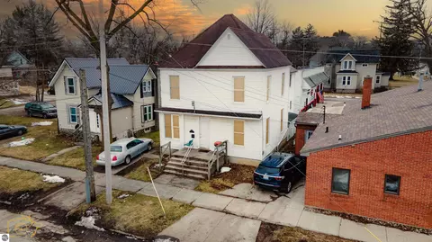 325 Park Ave, Alma, MI 48801