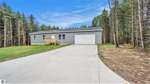 126 Ringneck Ln, Buckley, MI 49620