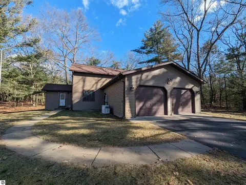 5191 Huron Breeze Dr, Au Gres, MI 48703