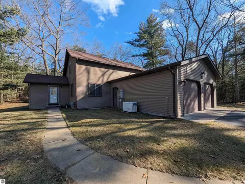 Exterior - 5191 Huron Breeze Dr, Au Gres, MI 48703 photo 3 of 11