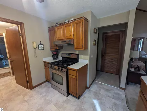 Kitchen - 5191 Huron Breeze Dr, Au Gres, MI 48703 photo 6 of 6