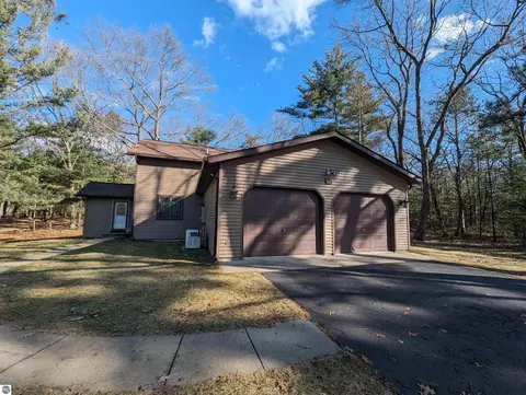 Exterior - 5191 Huron Breeze Dr, Au Gres, MI 48703 photo 2 of 11