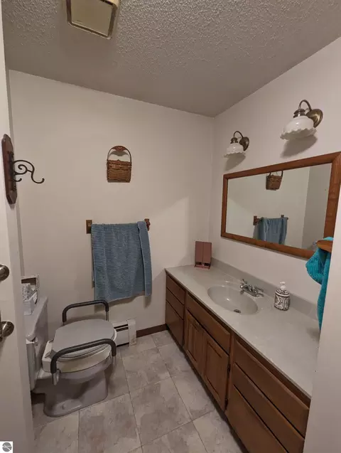 Bath - 5191 Huron Breeze Dr, Au Gres, MI 48703 photo 2 of 3