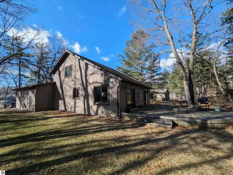Exterior - 5191 Huron Breeze Dr, Au Gres, MI 48703 photo 9 of 11