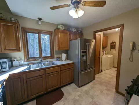 Kitchen - 5191 Huron Breeze Dr, Au Gres, MI 48703 photo 5 of 6