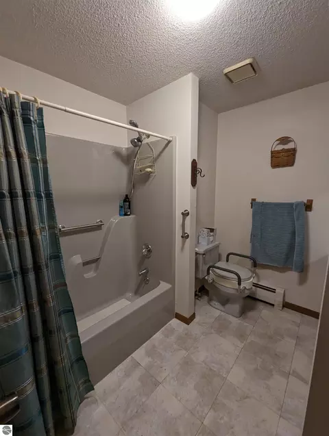 Bath - 5191 Huron Breeze Dr, Au Gres, MI 48703 photo 1 of 3