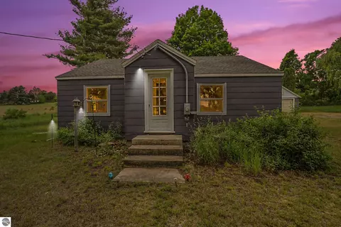 3160 Ballard Rd, Benzonia, MI 49616