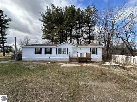 3960 S Crystal, Crystal, MI 48818
